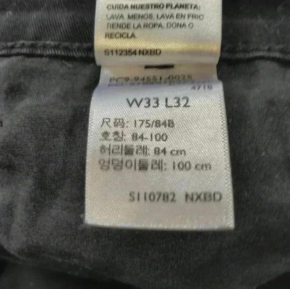 Levi's - Picture 2 of 4